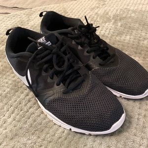 Black Nike tennis shoes